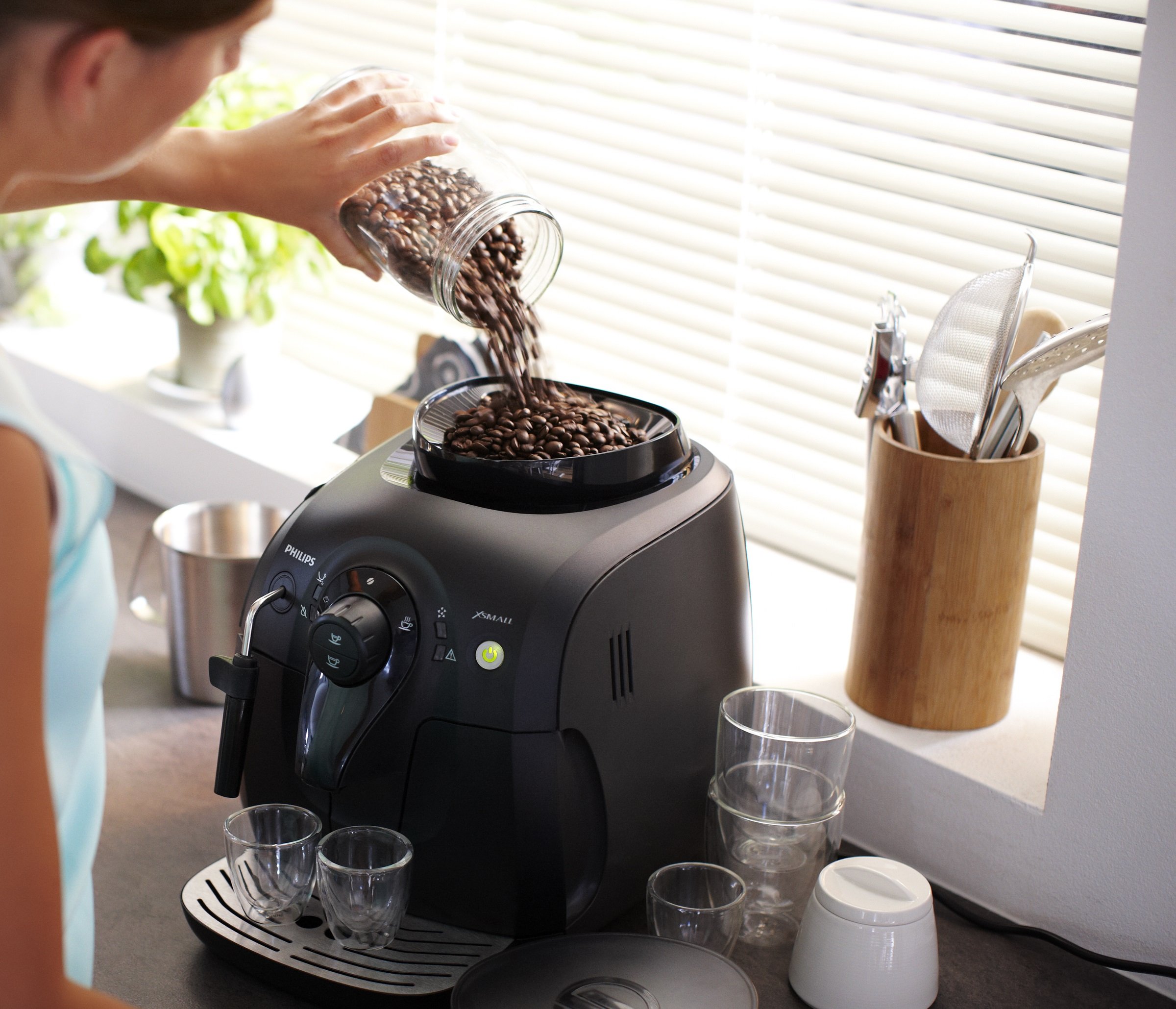 Cafetera espresso automática Essential EA